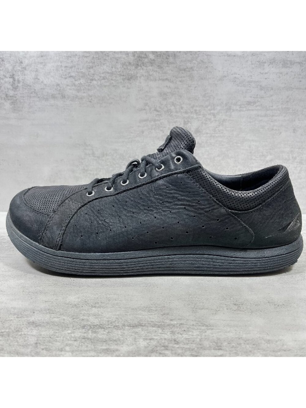 Altra Cayd Zero Drop Leather Sneakers - Men's Size 9.5 - Black